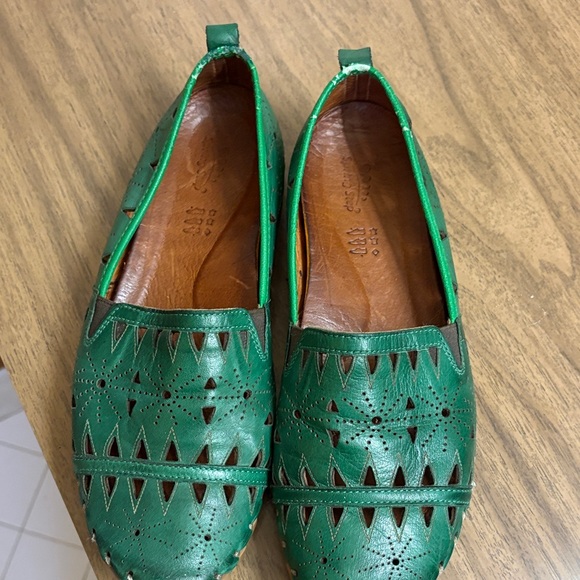 Spring Step Green Flats - Picture 4 of 5